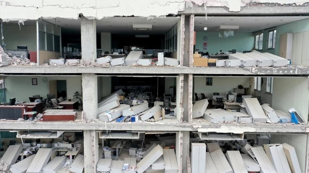 Asrın yıkımı: 105 saniye boyunca yer yerinden oynadı - 17
