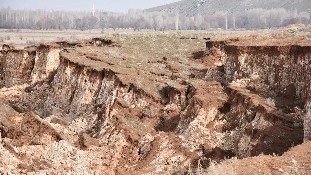 Asrın yıkımı: 105 saniye boyunca yer yerinden oynadı - 7