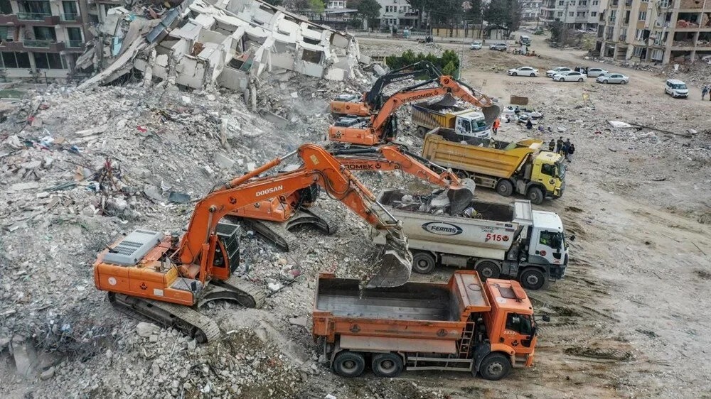 Asrın yıkımı: 105 saniye boyunca yer yerinden oynadı - 20