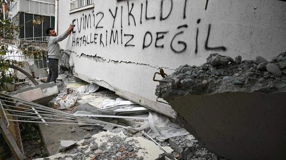 Asrın yıkımı: 105 saniye boyunca yer yerinden oynadı - 33