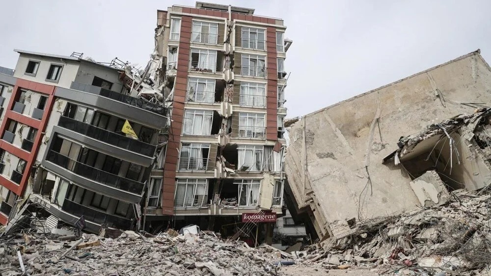 Asrın yıkımı: 105 saniye boyunca yer yerinden oynadı - 5