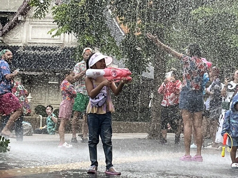 Songkran: Dünyanın en büyük su savaşı - 11
