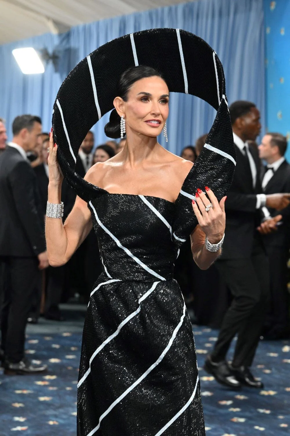 Kırmızı Halı Alarmı: Met Gala 2025 - 23