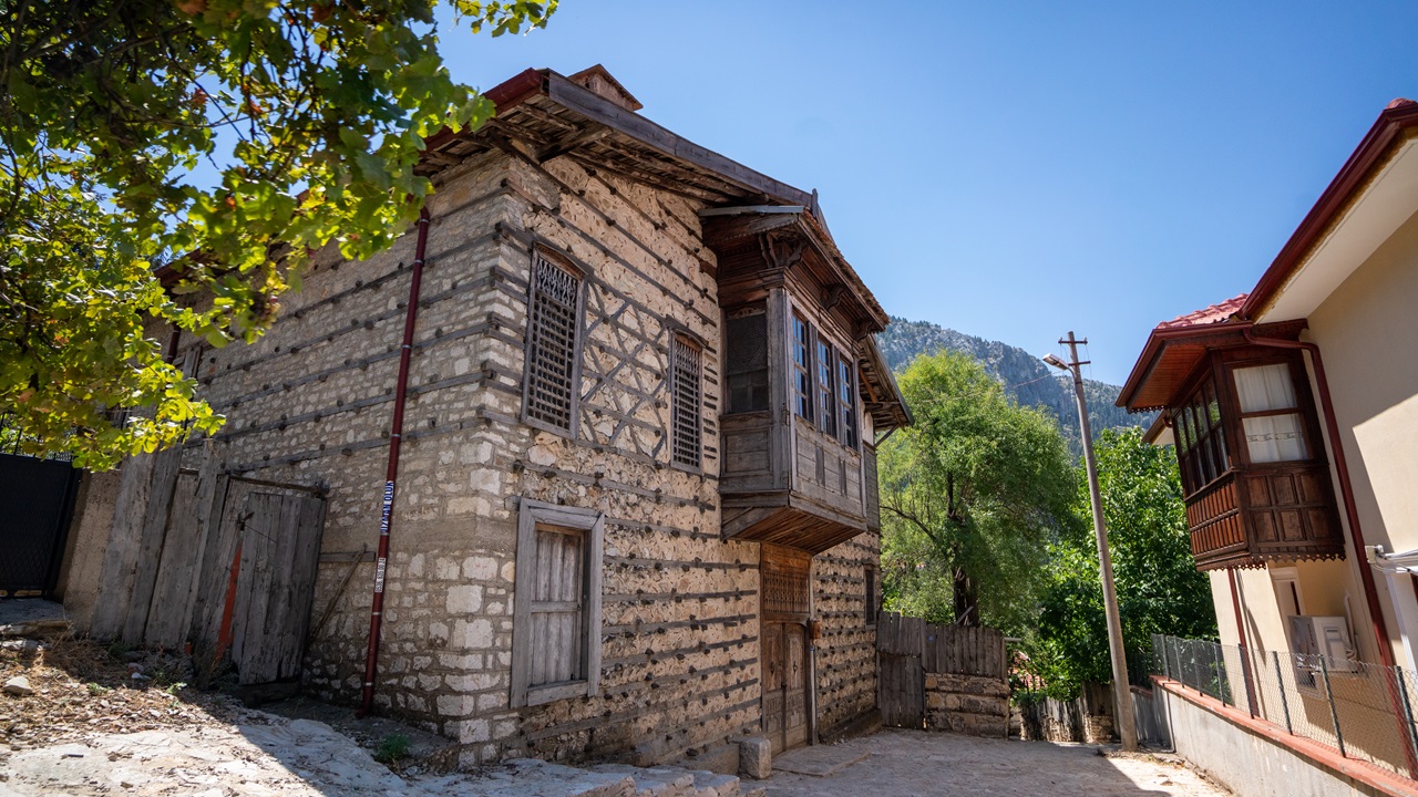 Toroslar'ın Eşsiz Mimarisi: Düğmeli Evler - 1