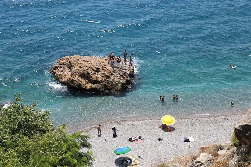 Antalya'da sıcaktan bunalanlar 'Kar Dünyası'nda serinliyor - 2