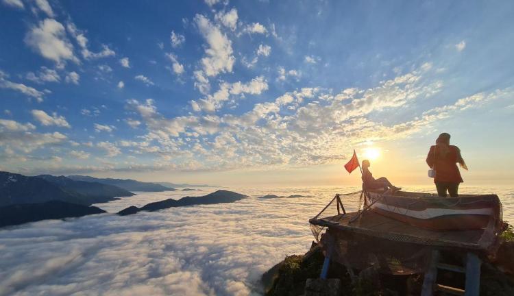 Bulutların üzerindeki yayla: Huser - 1