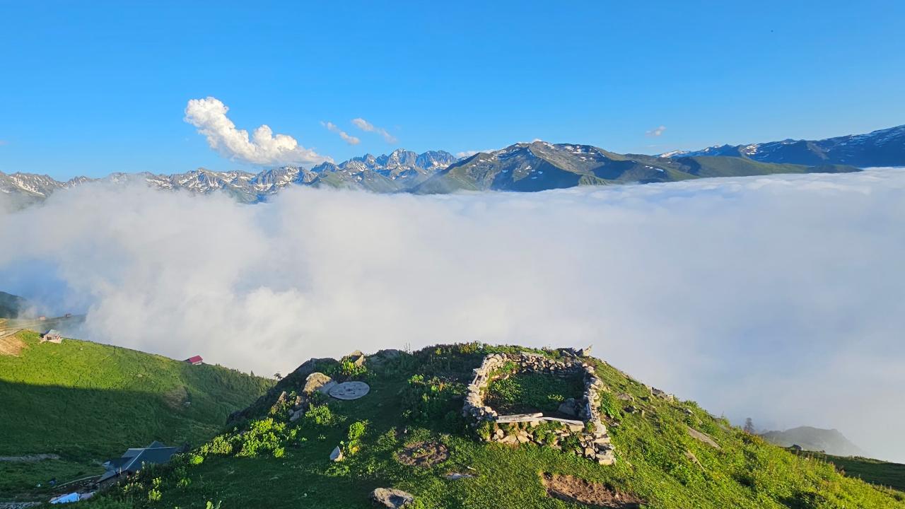 Bulutların üzerindeki yayla: Huser - 3