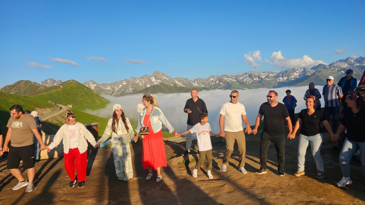 Bulutların üzerindeki yayla: Huser - 13