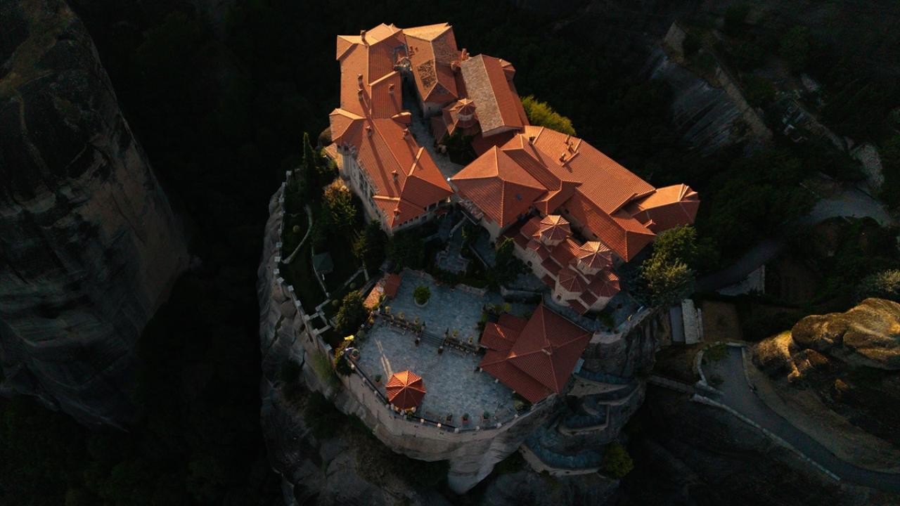 Yunanistan'ın dini ve kültürel mirası Meteora ziyaretçilerini ağırlıyor - 1