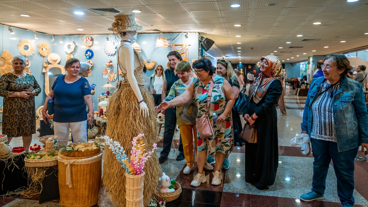 Antalya'da doğal rattan lifleriyle yapılmış elbise ilgi uyandırıyor - 13