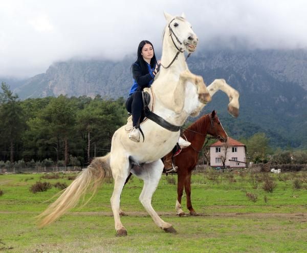 Rus güzeller Antalya'da at bindi - 7