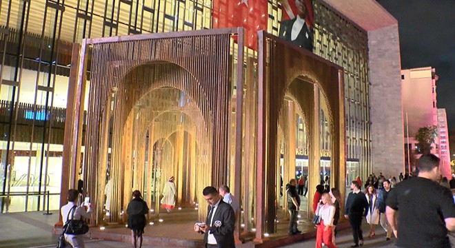 'Açık Yapıt' Cumhuriyetin 100. Yılında AKM'de sergileniyor