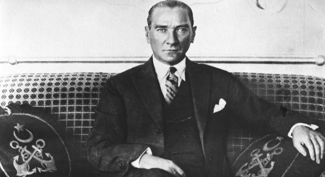 'Atatürk'e hakaret' iddiasıyla öğretmene suç duyurusu