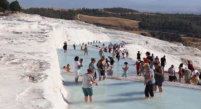 'Beyaz cennet'i 9 ayda 1 milyon 50 bin turist ziyaret etti