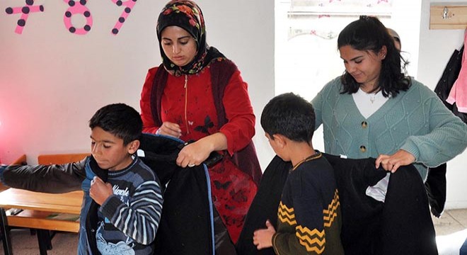 'Bir Oyuncak da Sen Ver' gönüllüleri, kalpleri ısıttı