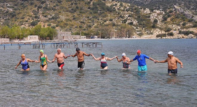 'Datça cennet kalsın' diyerek denize girdiler