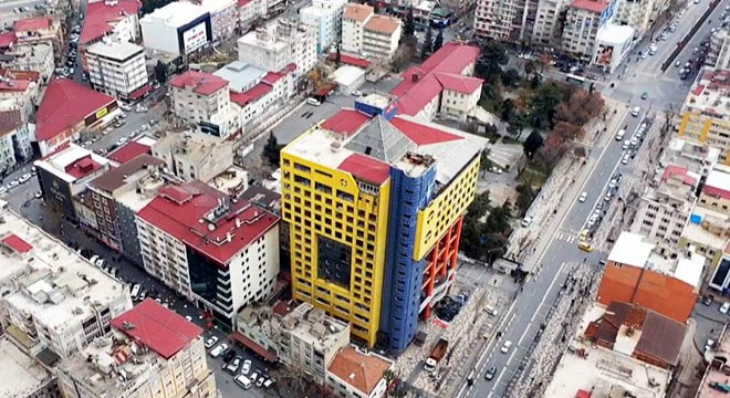 'Dünyanın en saçma binası'nın yıkımı başladı