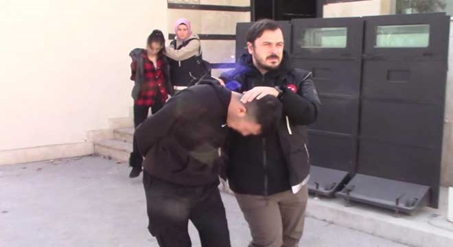 'Dur' ihtarına uymayıp, polis aracına ateş açtılar