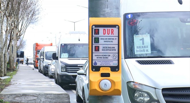 'Dur' tabelasıyla geçilebilen yaya geçidine trafik lambaları yerleştirildi