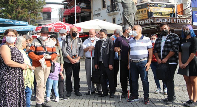 'Her araçta beyzbol sopası yerine beyaz baston bulunmalı'