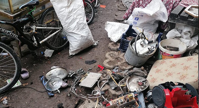 'Hurda' diye aldığı malzemeler bomba fünyesi çıktı