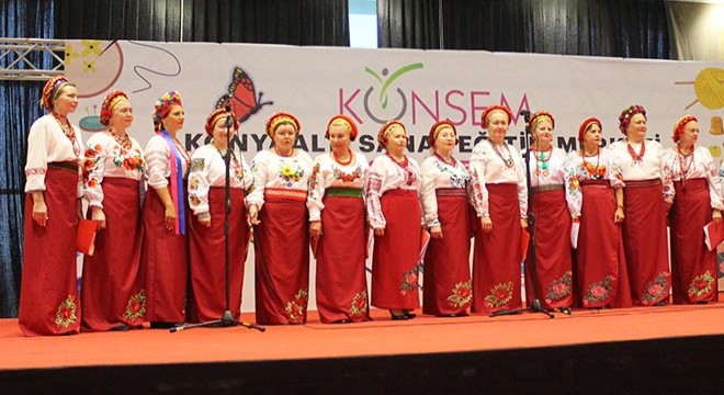 'İzmir Marşı'nı okuyan Ukraynalılar ayakta alkışlandı