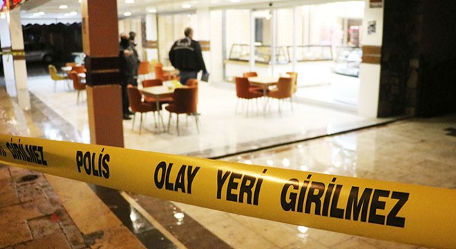 'Kız' meselesi nedeniyle husumetlisince başından vuruldu