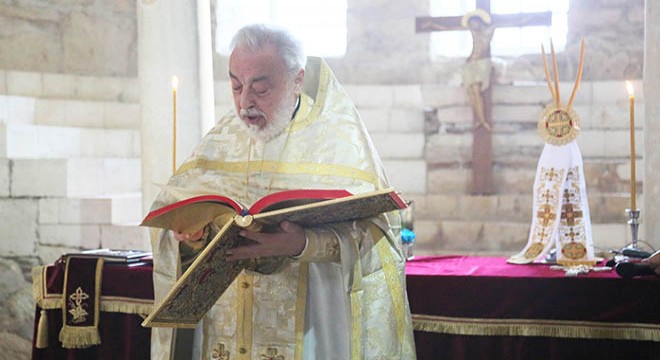 'Noel Baba' olarak bilinen Aziz Nikolaos, ayinle anıldı