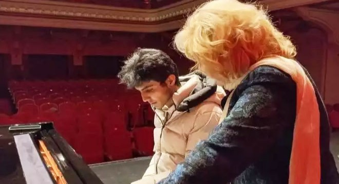 "Piyanist" kuryeyi konserine davet etti