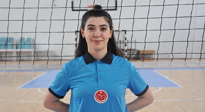 'Sporda ne işi var' denilen Şeyma, ulusal voleybol hakemi oldu