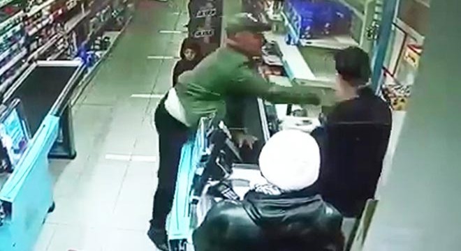 'Telefonum kayboldu' deyip, kasiyeri tokatladı