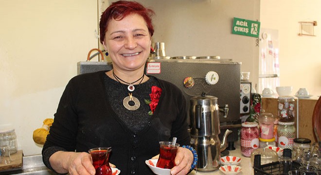 'Yapamazsın' dediler, Sivas'ın tek kadın kıraathanecisi oldu