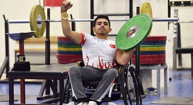 'Yapamazsın' dediler, halterde Türkiye şampiyonu oldu