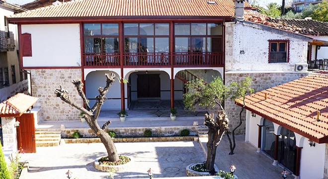 'Yerel Harikalar Dolabı' sergisi AKS Kaleiçi Evi'nde açılıyor