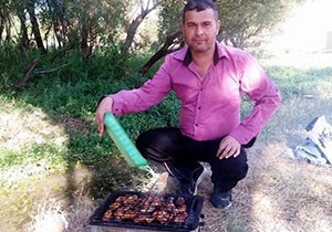 Çift kol nakilli Mustafa Sağır'ın mangal keyfi