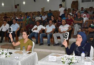 Kadın çiftçiler Demre'de yarıştı