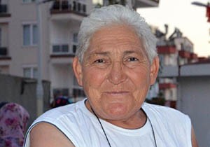 Öğretmen evde ölü bulundu