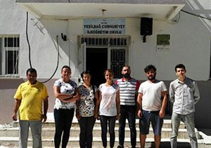 Öğretmenler, okulu boyayıp eksikleri giderdi