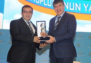 Başkan Türel'e akıllı kent ödülü