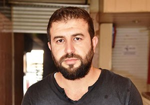 Atına saldıran köpeği otomobili ile gezdi