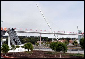 İki mahalle arası üst geçit