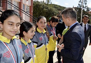 Şampiyon ekip ödüllendirildi