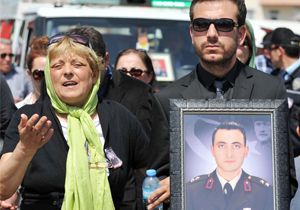 Şehit Üsteğmeni 20 bin kişi uğurladı
