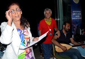 Dolunayda şiir dinletisi