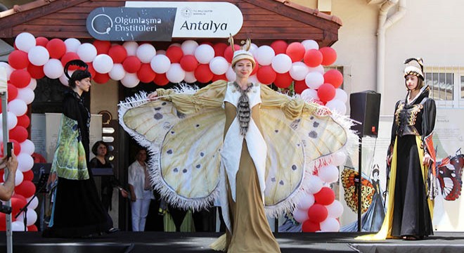  Antalya nın Kelebekleri  özel tasarımları sanatseverle buluştu