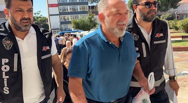  Bıçak parası  aldığı öne sürülen profesör, görevden uzaklaştırıldı