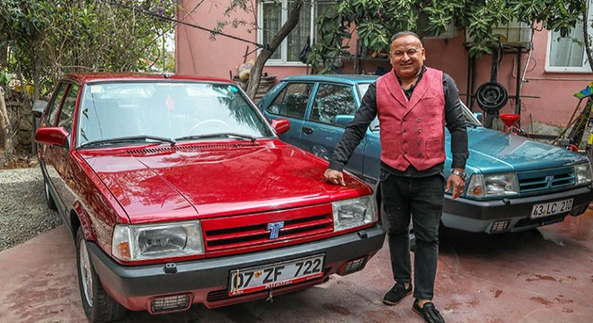  Boyasına taş değer  diye iki otomobilini trafiğe çıkarmıyor