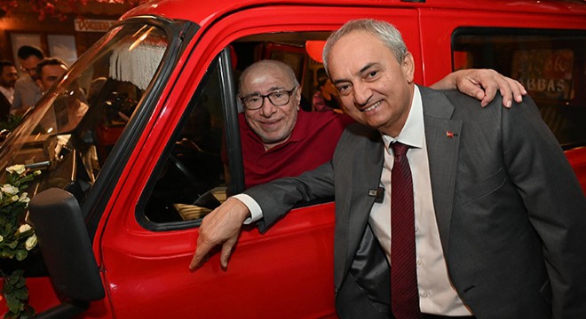  Çiçek Abbas , yıllar sonra minibüsüyle Antalya da buluştu
