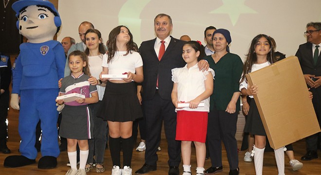  Çocuk Gözüyle Polis  temalı yarışmada ödüller verildi