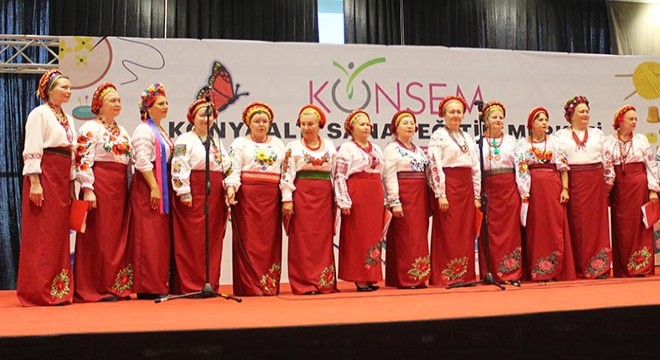  İzmir Marşı nı okuyan Ukraynalılar ayakta alkışlandı